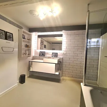 Townhouse 1 *